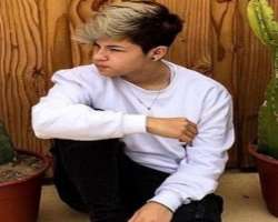 The star also does experiments with his hair and often color his hair blonde. 